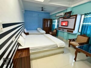 Comfortable family AC rooms for 4-6 people breakfast Hotel Nalanda Guest House Rajgir Bihar (1)